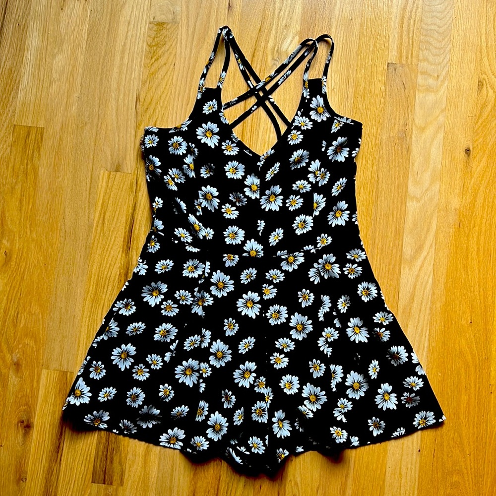 Daisy romper with a zipper on the side
